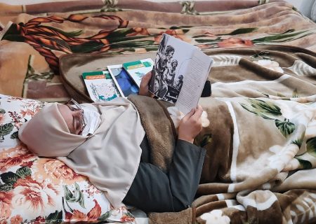 شکستگی مهره کمر، حریف عشق معلم فولادشهری به دانش‌آموزانش نشد