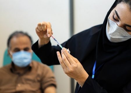 ۸۰ درصد از فرهنگیان بخش فولادشهر دوز اول واکسن کرونا را دریافت کردند