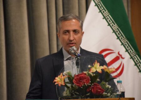 محمدی: مشاغل مزاحم در زرین شهر با سرعت بیشتر ساماندهی شوند