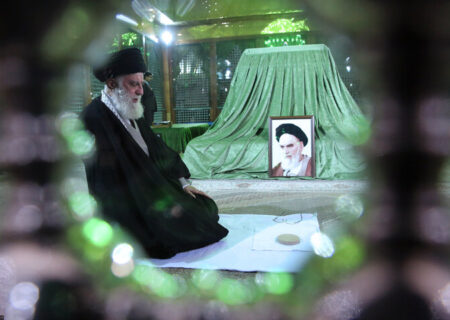 حضور رهبر انقلاب در مرقد مطهر امام راحل و گلزار شهدای بهشت زهرا