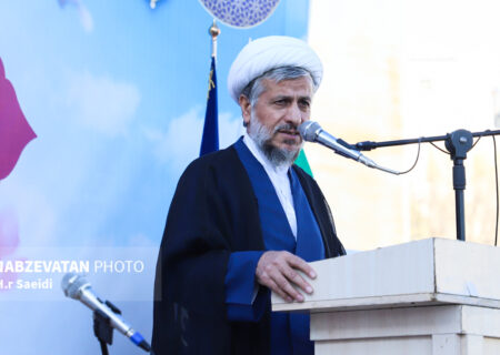 آحاد جامعه به ویژه مسئولان باید در مسیر تحقق این بیانات گام‌های عملیاتی بردارند