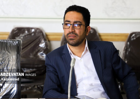 اوقاف لنجان ۵۰ بسته نوشت‌افزار بین دانش‌آموزان نیازمند توزیع کرد