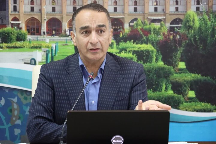 بحران‌های زیست‌محیطی اصفهان در وضعیت قرمز/مطالبه ملی برای نجات زاینده‌رود و مهار کانون‌های گرد و غبار ضروری است