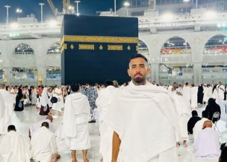  تیم فوتبال سپاهان به زیارت خانه خدا رفتند