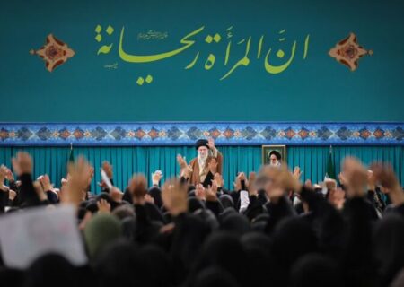 رهبر انقلاب اسلامی: محدودیتی برای حضور زنان در مناصب مدیریتی نیست، ملاک شایسته‌سالاری است